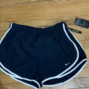 NWT L NIKE Dri-fit short